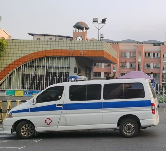 周宁救护车出租护送骨折病人一公里多少钱